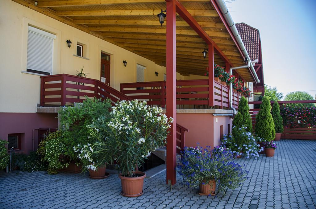 Arany Patkó Panzió Debrecen Exterior foto