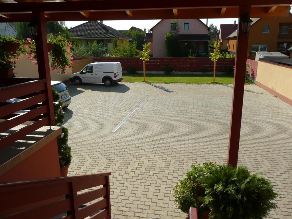 Arany Patkó Panzió Debrecen Exterior foto